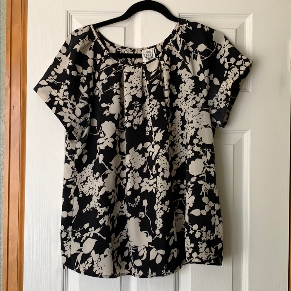Black/cream floral top
